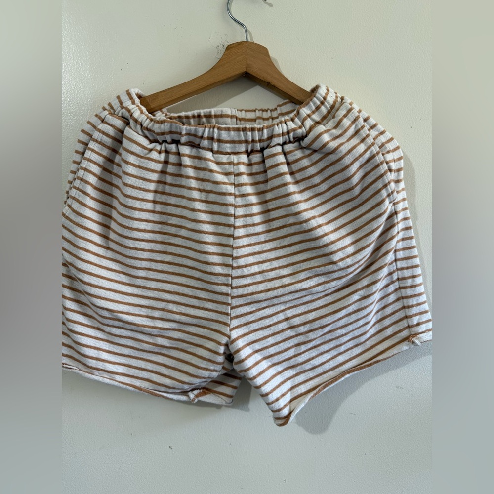 Striped Elastic-Waist Women’s Athletic Shorts in White & Tan